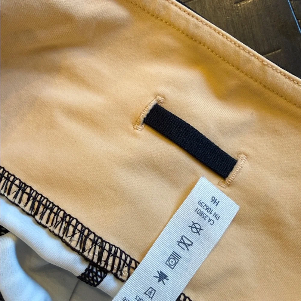 Lululemon Real Quick Crop Luxtreme Mesh Running Leggings Sz. 6 Posey Black White